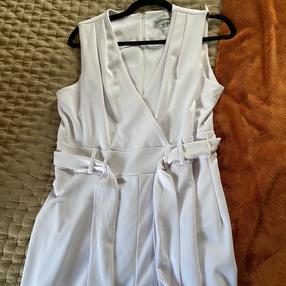 White V neck Sleeveless Jumpsuit - Picture 2 of 4